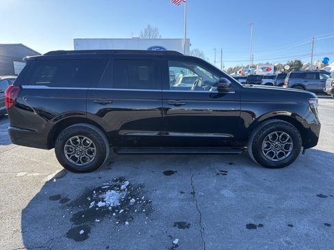 Used 2025 Ford Expedition Active image 2