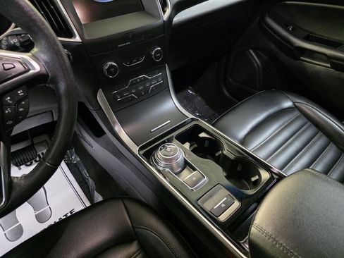 Used 2020 Ford Edge SEL image 12