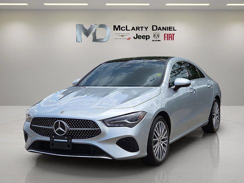 Used 2025 Mercedes-Benz CLA 250 4MATIC image 2