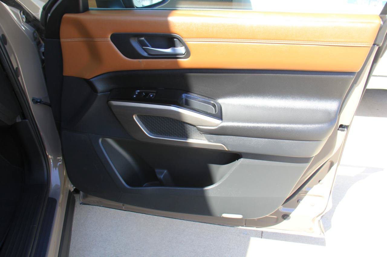 Used 2024 Nissan Pathfinder Platinum FWD image 29
