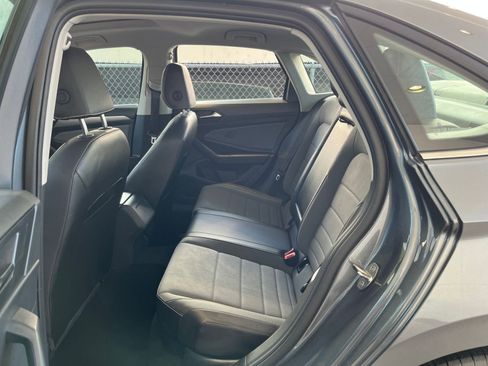 Used 2025 Volkswagen Jetta SE image 25