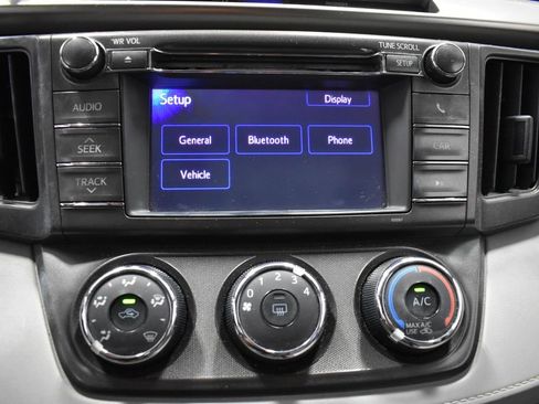 Used 2013 Toyota RAV4 LE FWD image 18