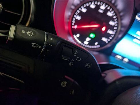 Used 2020 Mercedes-Benz GLC 300 4MATIC image 16