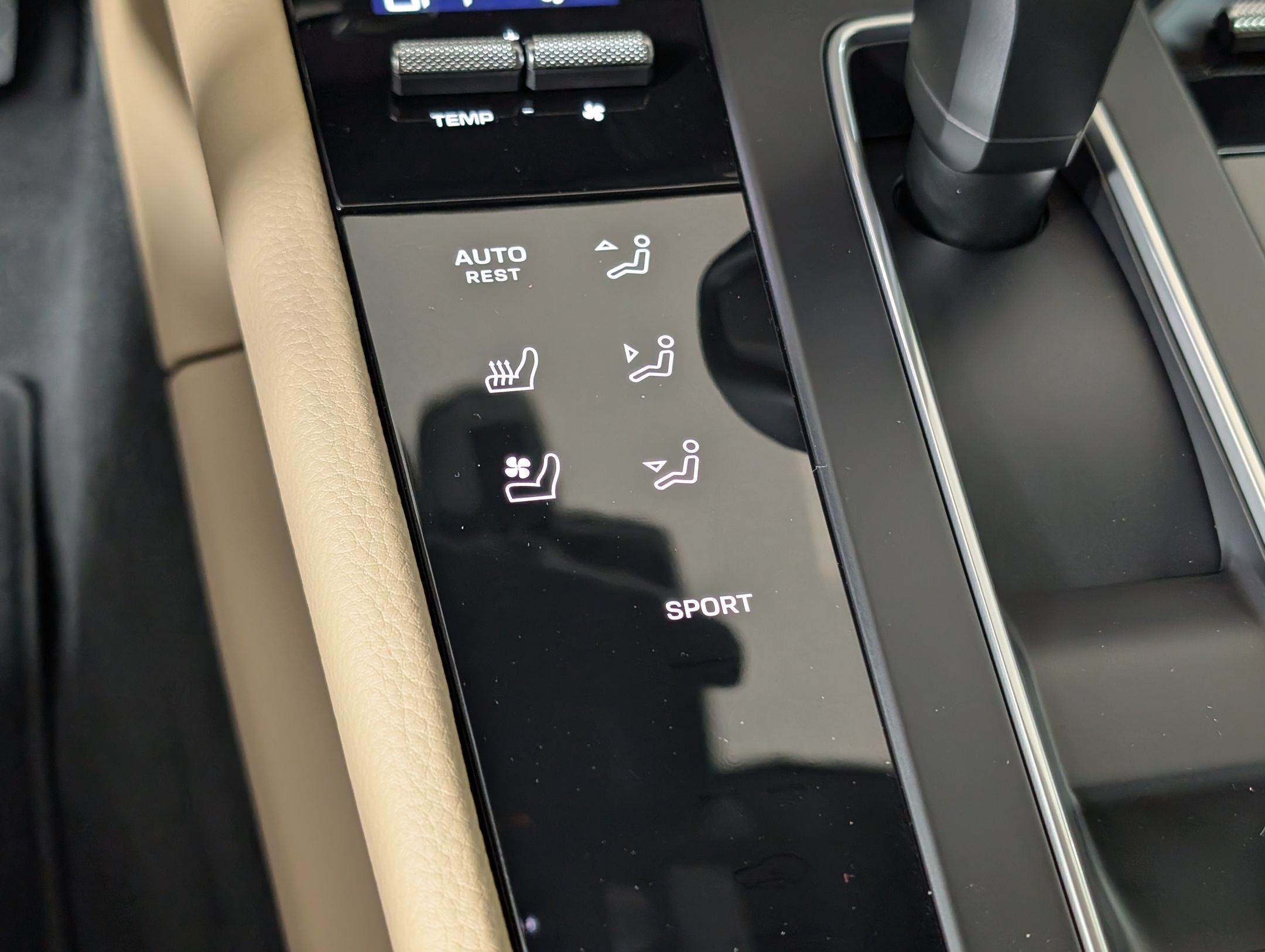 Certified 2026 Porsche Macan AWD/4WD image 23