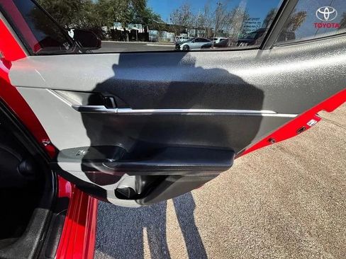 Used 2019 Toyota Camry SE w/ Carpet Mat Package FWD image 17