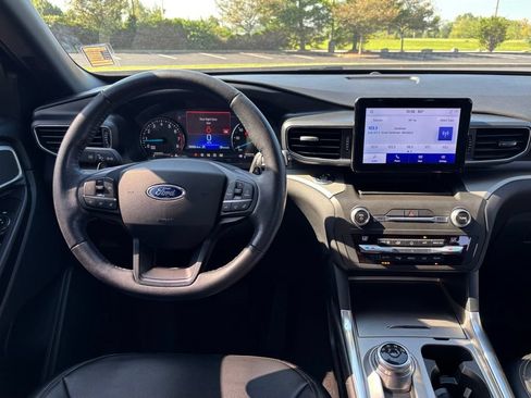 Used 2020 Ford Explorer XLT w/ Equipment Group 202A AWD/4WD image 27