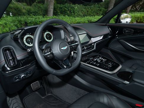 Used 2025 Aston Martin DBX 707 image 13