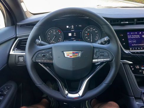 Used 2025 Cadillac XT6 Premium Luxury w/ Technology Package FWD image 25