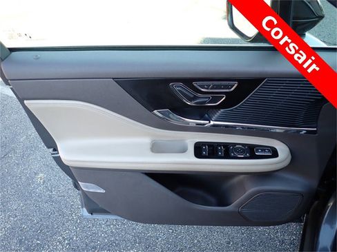 Used 2021 Lincoln Corsair AWD w/ Premium Package image 21