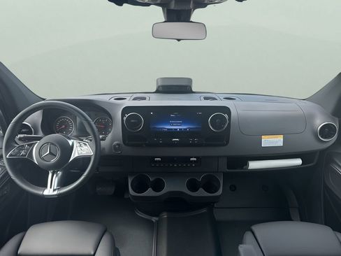 Used 2025 Mercedes-Benz Sprinter 2500 image 12