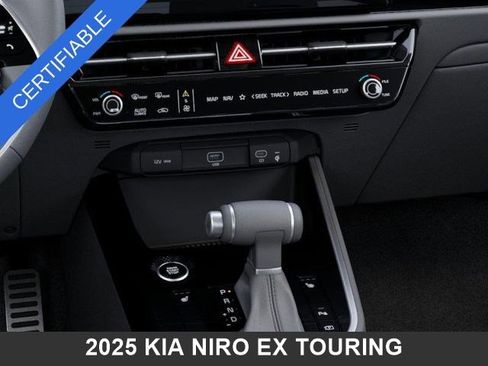 Certified 2025 Kia Niro EX Touring image 23
