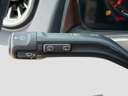 Used 2022 Mercedes-Benz GLB 250 4MATIC image 23