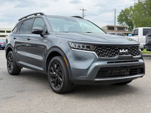 Used 2022 Kia Sorento S AWD/4WD image 2