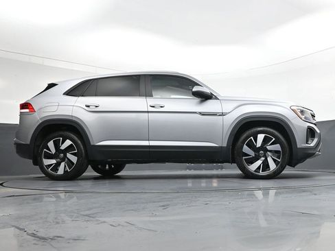 Used 2024 Volkswagen Atlas Cross Sport SE image 31