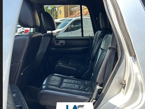 Used 2017 Lincoln Navigator Select RWD image 6