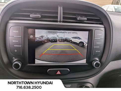 Used 2023 Kia Soul LX FWD image 18