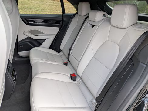 Certified 2025 Porsche Macan 4S Electric AWD/4WD image 21