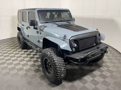 Used 2015 Jeep Wrangler Unlimited Sahara w/ Connectivity Group AWD/4WD image 1