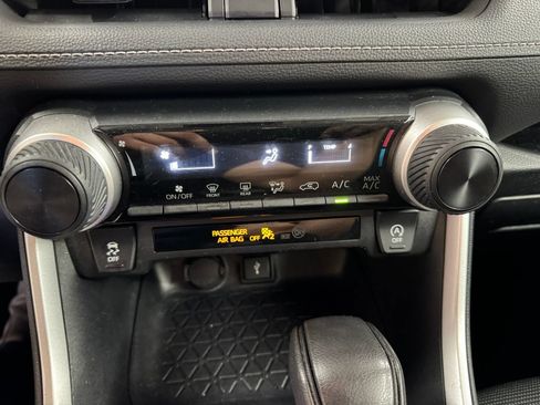 Used 2021 Toyota RAV4 LE AWD/4WD image 22