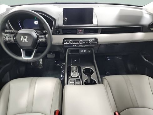 Certified 2025 Honda Pilot Touring image 2