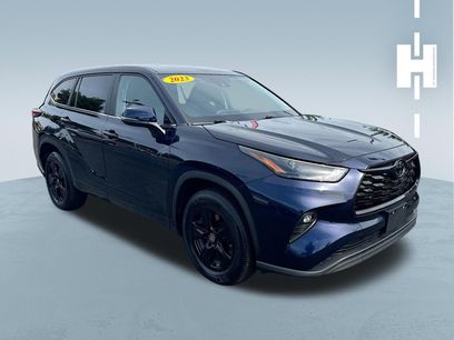 Used 2023 Toyota Highlander LE
