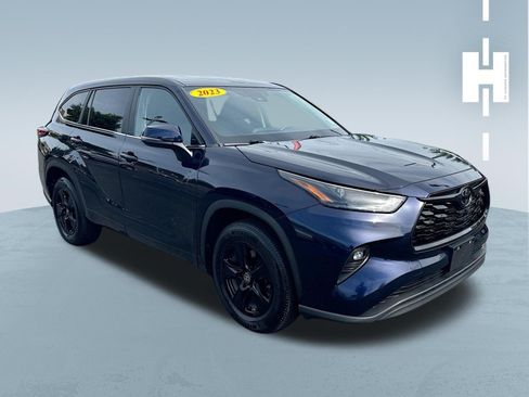 Used 2023 Toyota Highlander LE FWD image 1