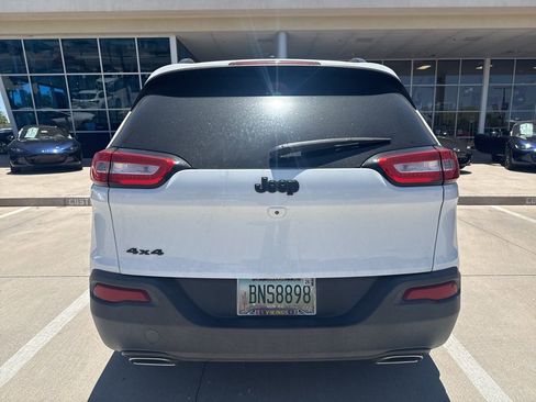Used 2015 Jeep Cherokee Latitude AWD/4WD image 6