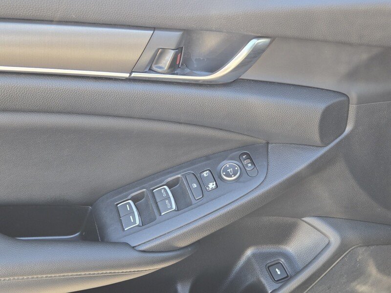 Used 2019 Honda Accord LX image 18