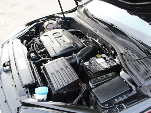 Used 2019 Volkswagen Golf S image 32