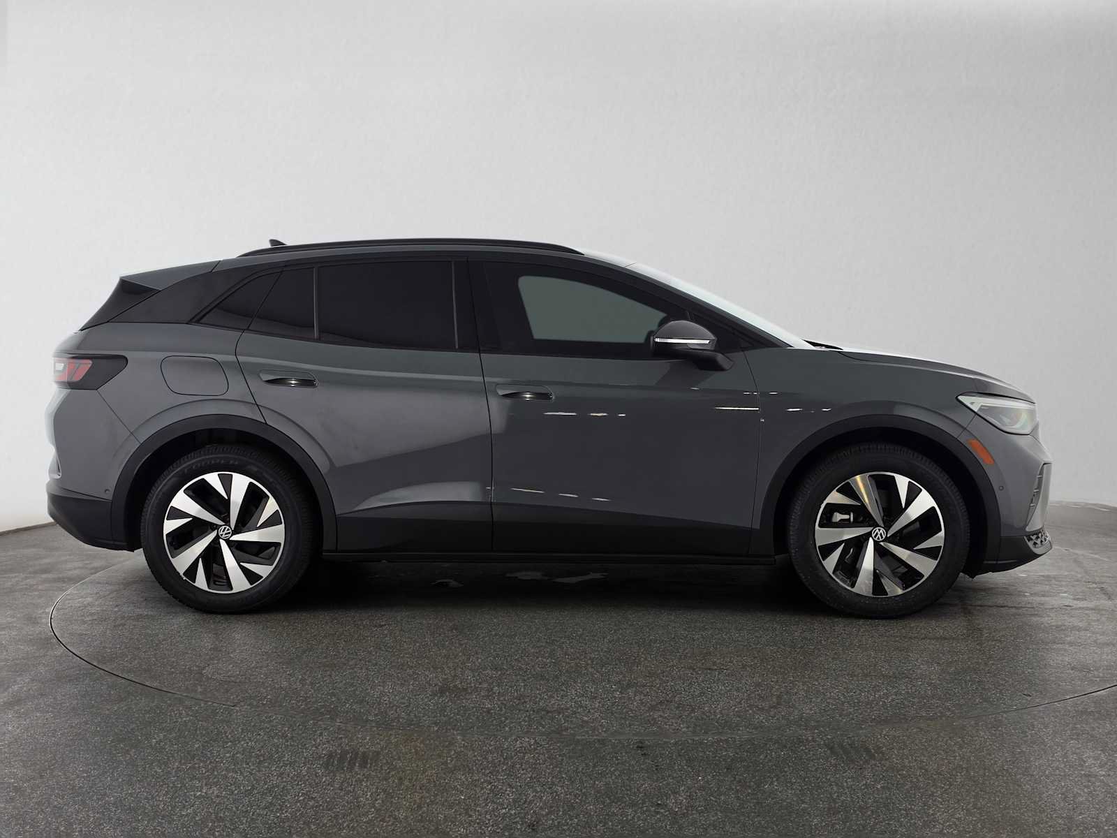 Used 2023 Volkswagen ID.4 2WD image 2