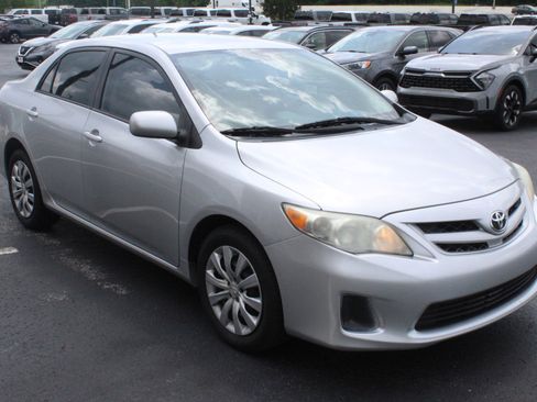 Used 2012 Toyota Corolla LE FWD image 4