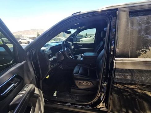 Used 2025 Chevrolet Suburban LS RWD image 6