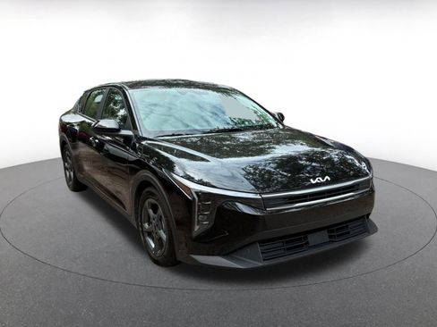Used 2025 Kia K4 LXS image 1