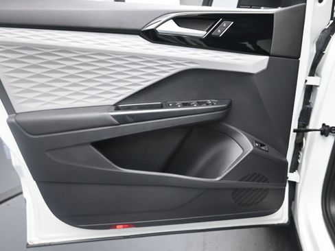 Used 2022 Volkswagen Taos S image 21