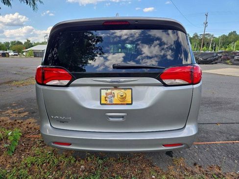 Used 2020 Chrysler Voyager Lxi FWD image 5