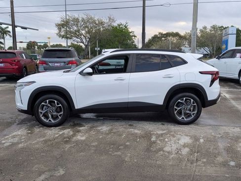 Used 2024 Chevrolet Trax LT w/ Driver Confidence Package image 9