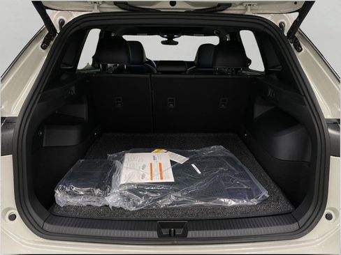 New 2026 Volkswagen Tiguan SE R-Line image 5