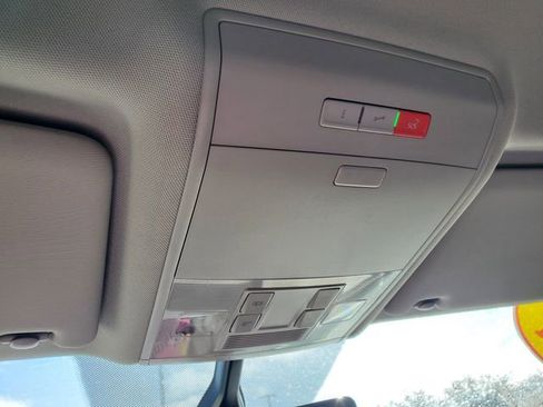 Used 2021 Volkswagen Atlas SE image 31