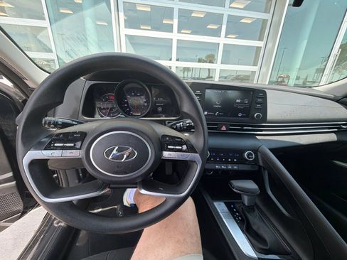 Certified 2023 Hyundai Elantra SEL FWD image 17