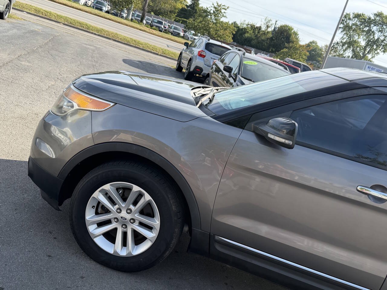 Used 2013 Ford Explorer XLT FWD image 2