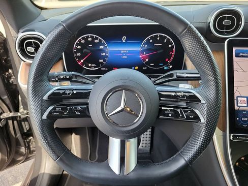 Used 2024 Mercedes-Benz GLC 300 4MATIC image 21