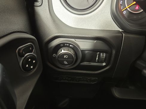 Certified 2025 Jeep Gladiator Sport image 29