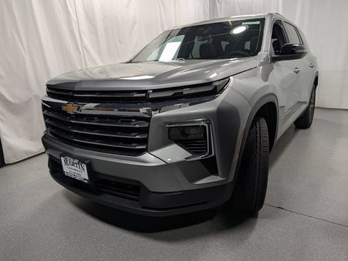 New 2026 Chevrolet Traverse LT w/ Sun and Wheel Package AWD/4WD image 7