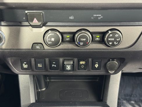 Used 2019 Toyota Tacoma TRD Sport w/ Technology Package image 26