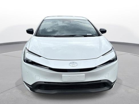 Used 2025 Toyota Prius LE FWD image 3