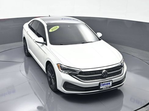 Used 2022 Volkswagen Jetta SE w/ Panoramic Sunroof Package FWD image 42