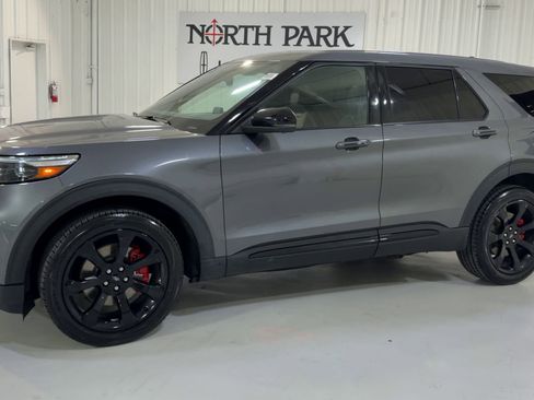 Used 2022 Ford Explorer ST w/ Equipment Group 401A image 6