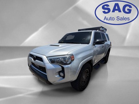 Used 2020 Toyota 4Runner Venture w/ Moonroof Package AWD/4WD image 5