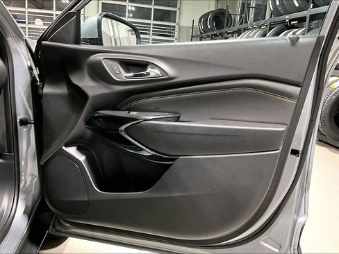 Used 2025 Chevrolet Trax LT w/ Driver Confidence Package image 22