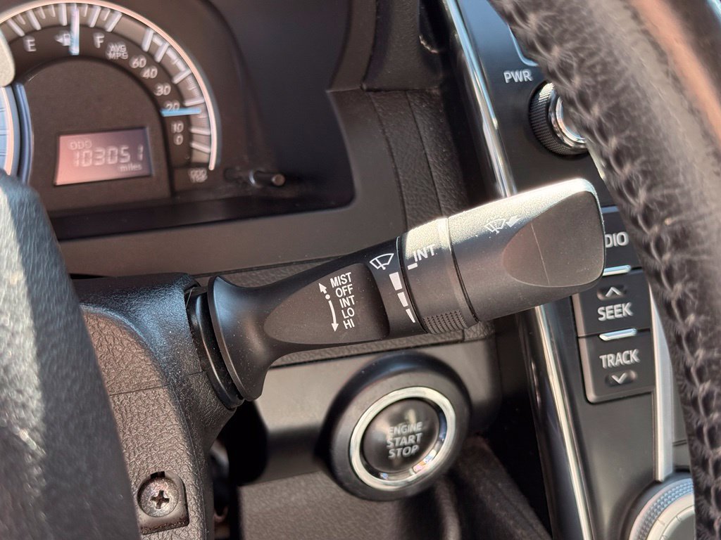 Used 2014 Toyota Camry SE w/ Moonroof Package FWD image 32